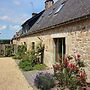 Neulliac Family Cottage With Pool