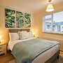 Host Stay Bridge Court