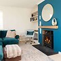 Sussex Escape for 8 With Hot Tub nr Goodwood