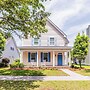 Dogs Welcome! Adorable 3-bedroom Coastal Home in Historic Old Town Blu