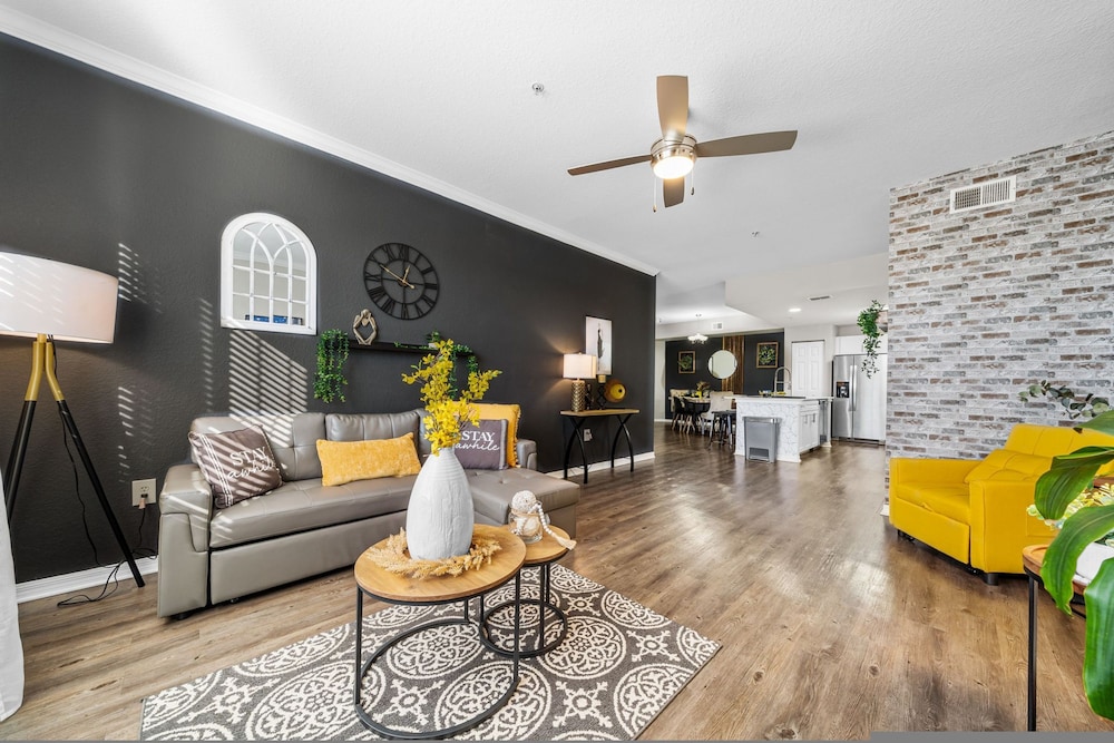 Modern 3BR 2BA Pools Gym Near Airport 5