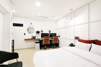 Hotel Brown Dot (Dongducheon Central Station)