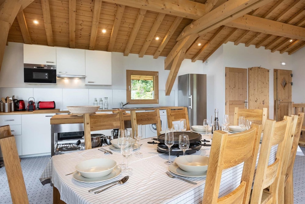 Chalet in Paradiski With Spa and Mountain Views