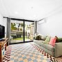 Two Bedroom Retreat Opposite Victoria Park