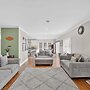 Modern 4br Retreat Near Everything 4 Bedroom Condo