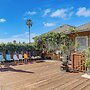 Walkable Dtwn Oakland Apt w/ Shared Rooftop!