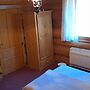 Chalet Rosehip Flowers 4-6 Traveling