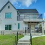3 Mi to Dtwn Houston: Dual-unit Home w/ Yard!