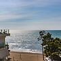 Beachfront Apartment With Pool Access