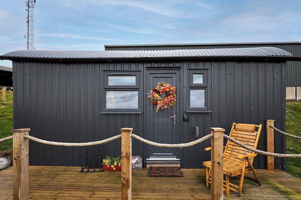 Host Stay Curlews Rest