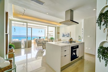 Marbella LUX Essence Beachfront Pool 11thfloor