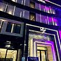 RICH LOBBY HOTEL HAIL