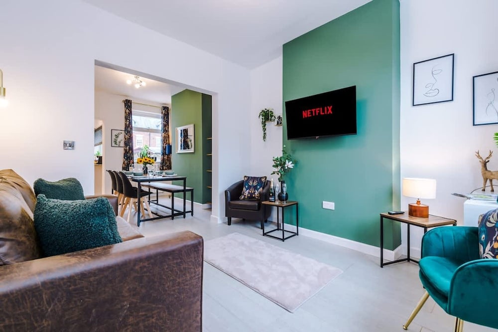 Stunning 3-bed House Amazing Location Sleeps 5