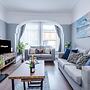 NEW Spacious Home Ideal for Groups Free Parking