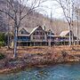 'serenity on the River' Luxe Lewisburg Cabin!