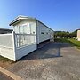 Cabin Sleeps 6 With Parking and Balcony