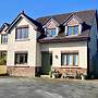4 Bed House - Sleeps 8 - Pets - Parking - Wifi
