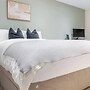 Stylsih 3BR House - Sleeps 5 - Near City Centre - Free Parking