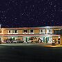 Pinewood Motor Inn