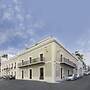 Decanter Hotel