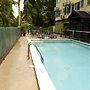 Pineapple Court Hotel