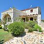 Villa Ahlades