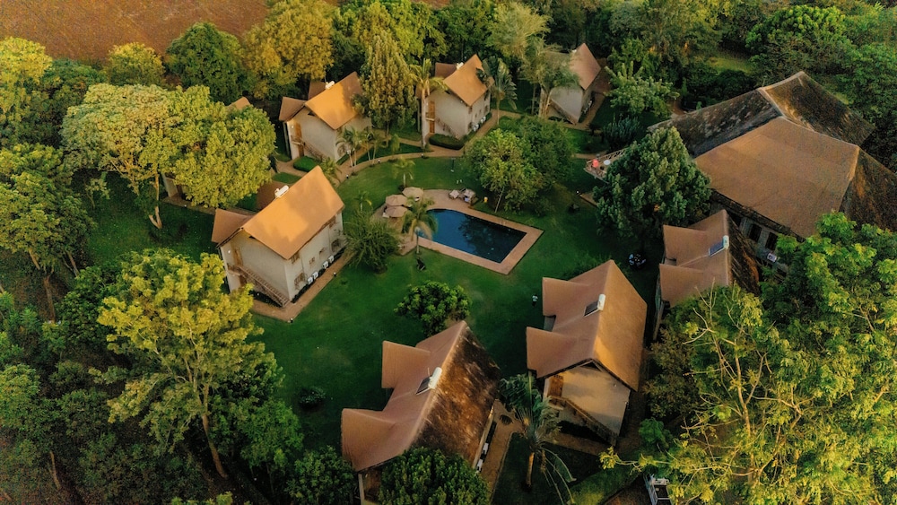 Weru Weru River Lodge