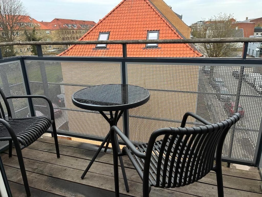 Copenhagen Resident , Metro Apartment Close to Shopping , Caffe,public