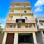Deluxerajgir Junction Hotel Mamta Kutir