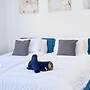 Apartment Sleeps 2 - Free Street Parking