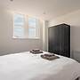 Thornhill House by Guestz