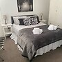 High Street House Sleeps 4 With Parking