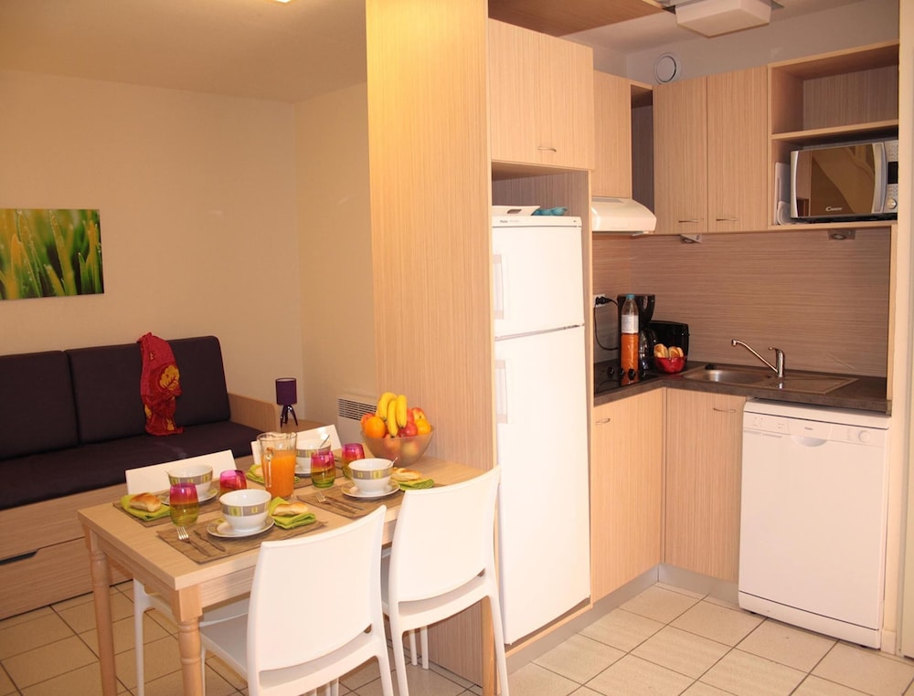 Spacious Beachside Comfort for 6