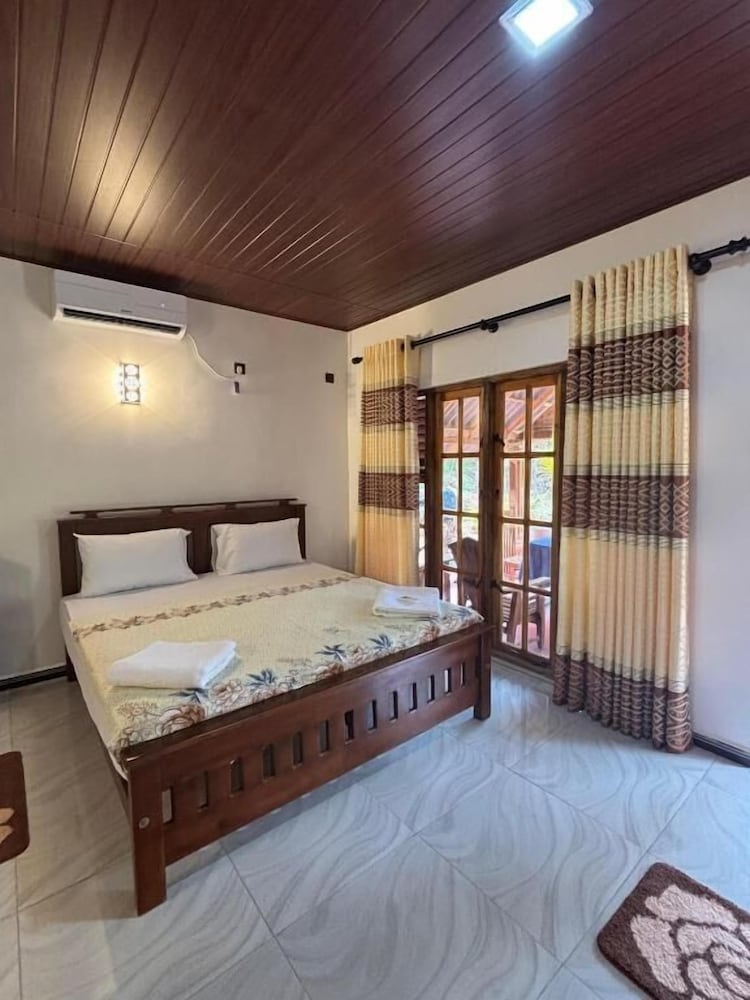 Jungle Eco Lodge & Safari