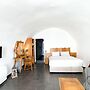 Esmi Suites Santorini