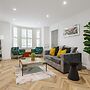 Riverside Flat Near Park Free Parking