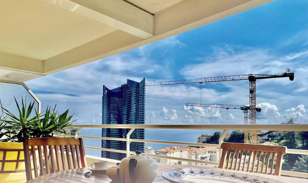 2 Rooms in Luxury Residence Bordering Monaco