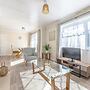 Simple Comforts 2BR Flat With Free Parking in Newcastle-under-lyme