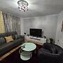 Hornchurch Cozy 2-bed Flat With Street Parking