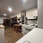 Peaceful Oasis Private Basement Suite With Queen Bed & Full Kitchen