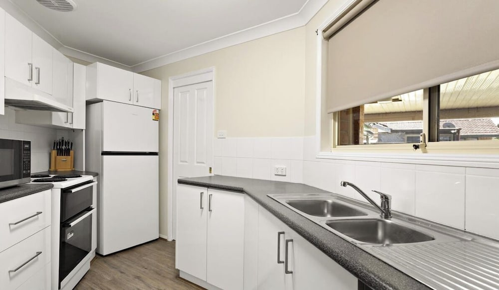 Modern 4BR Muswellbrook Stay