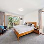 Family Friendly 3-bed Home With Outdoor Area