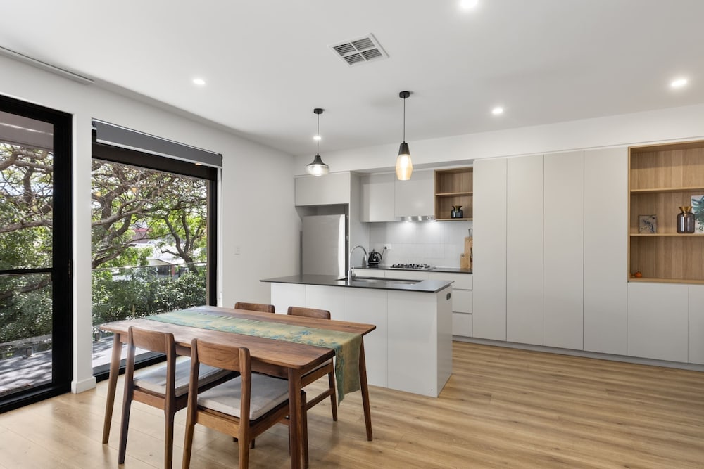 Stylish 3-bed Townhouse Near City Fringe