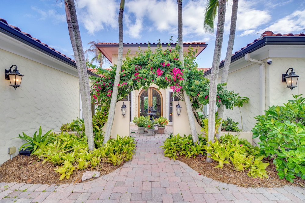 Endless Beach Days! Luxe Vero Beach Home w/ Pool
