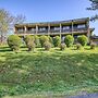 Spacious Landscape Stay for 4 by the Lake