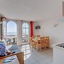 Seaview Stay for 5 Guests in Loire
