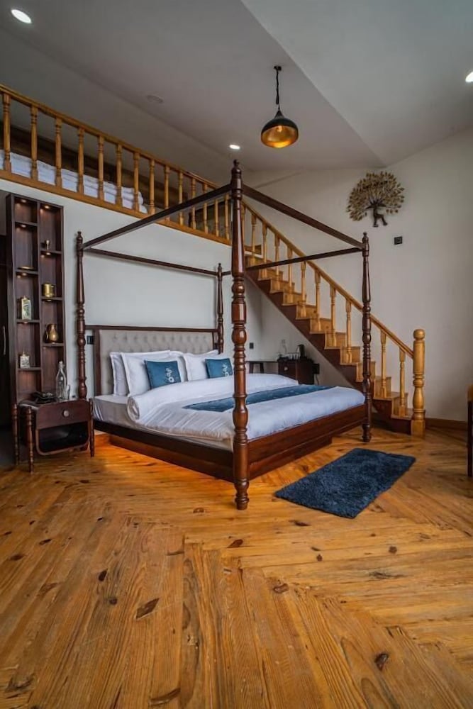 Alaya Stays Trios Top Apartment