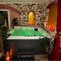 Giorgos Suite - Jacuzzi Hideaway in Lydia Kavala