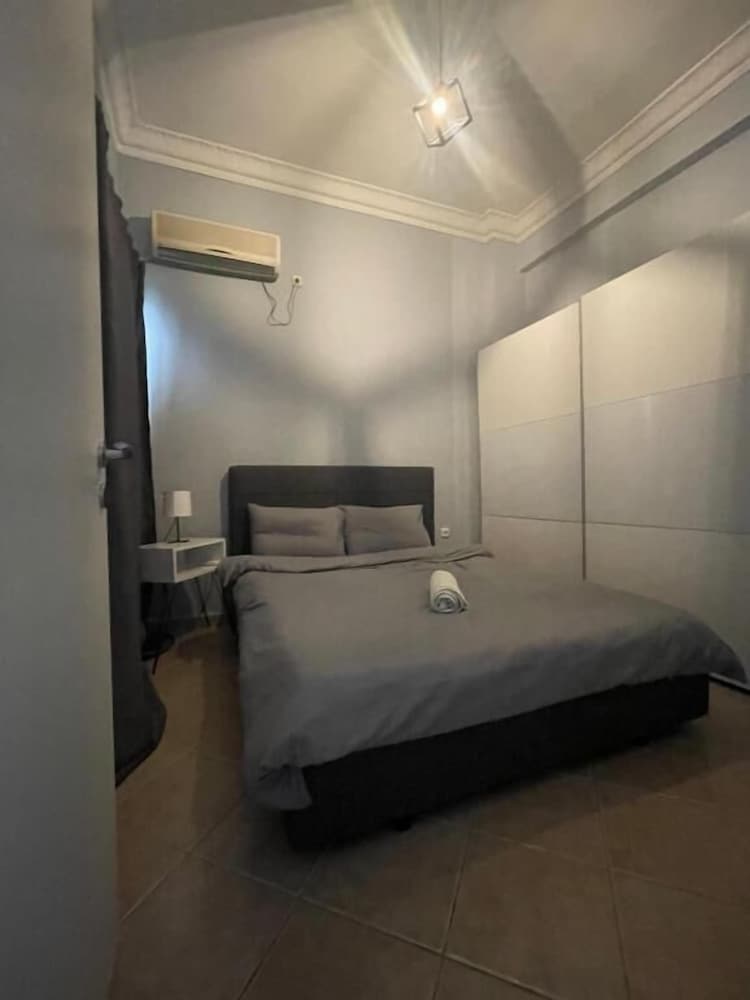 Nikea apartment near Piraeus port II