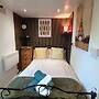 Le Hub Roundhay Sleeps 2 With Garden Room
